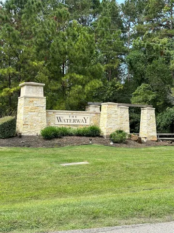 a view of a back yard