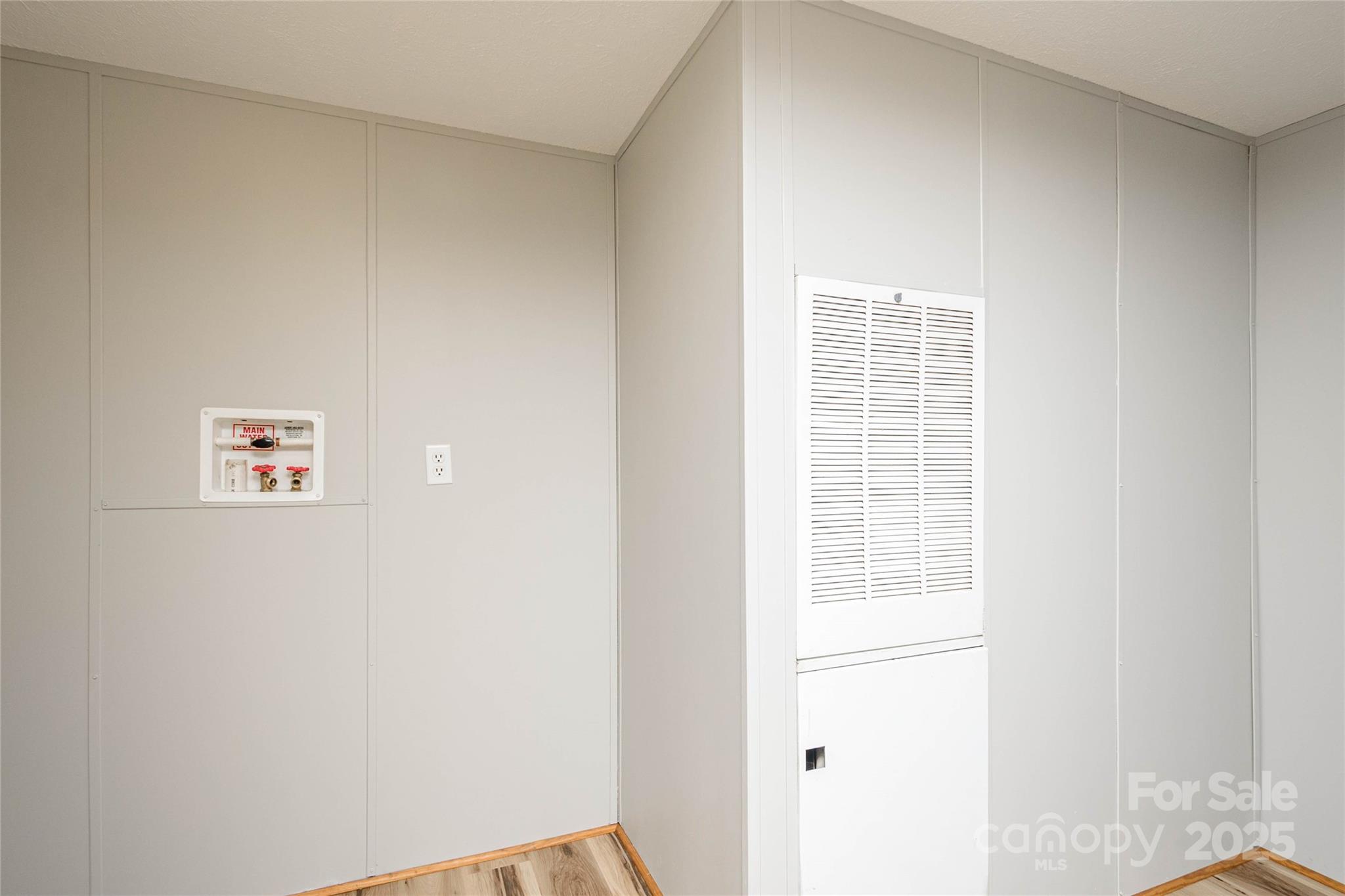 1361 Pleasant Grove Church Road Hendersonville, NC 28739 - Photo 18 of 48 a view of a window