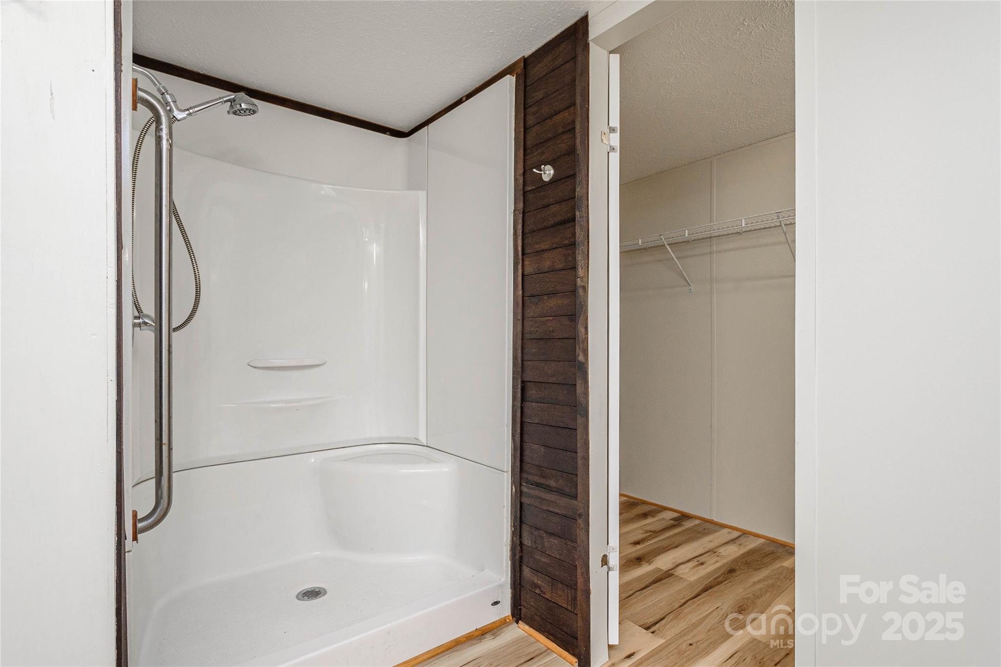 1361 Pleasant Grove Church Road Hendersonville, NC 28739 - Photo 33 of 48 a bathroom with a bath tub