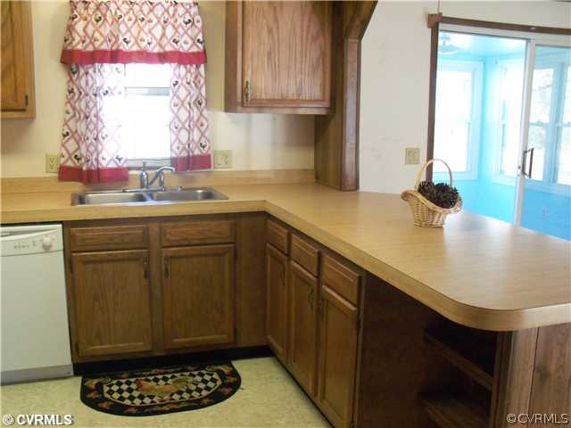 10306 Williamsville Road Hanover, VA 23069 - Photo 4 of 11 Kitchen