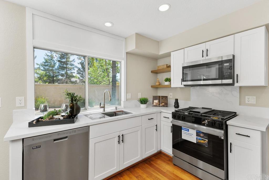 32175 Vía Flore Temecula, CA 92592 - Photo 14 of 33