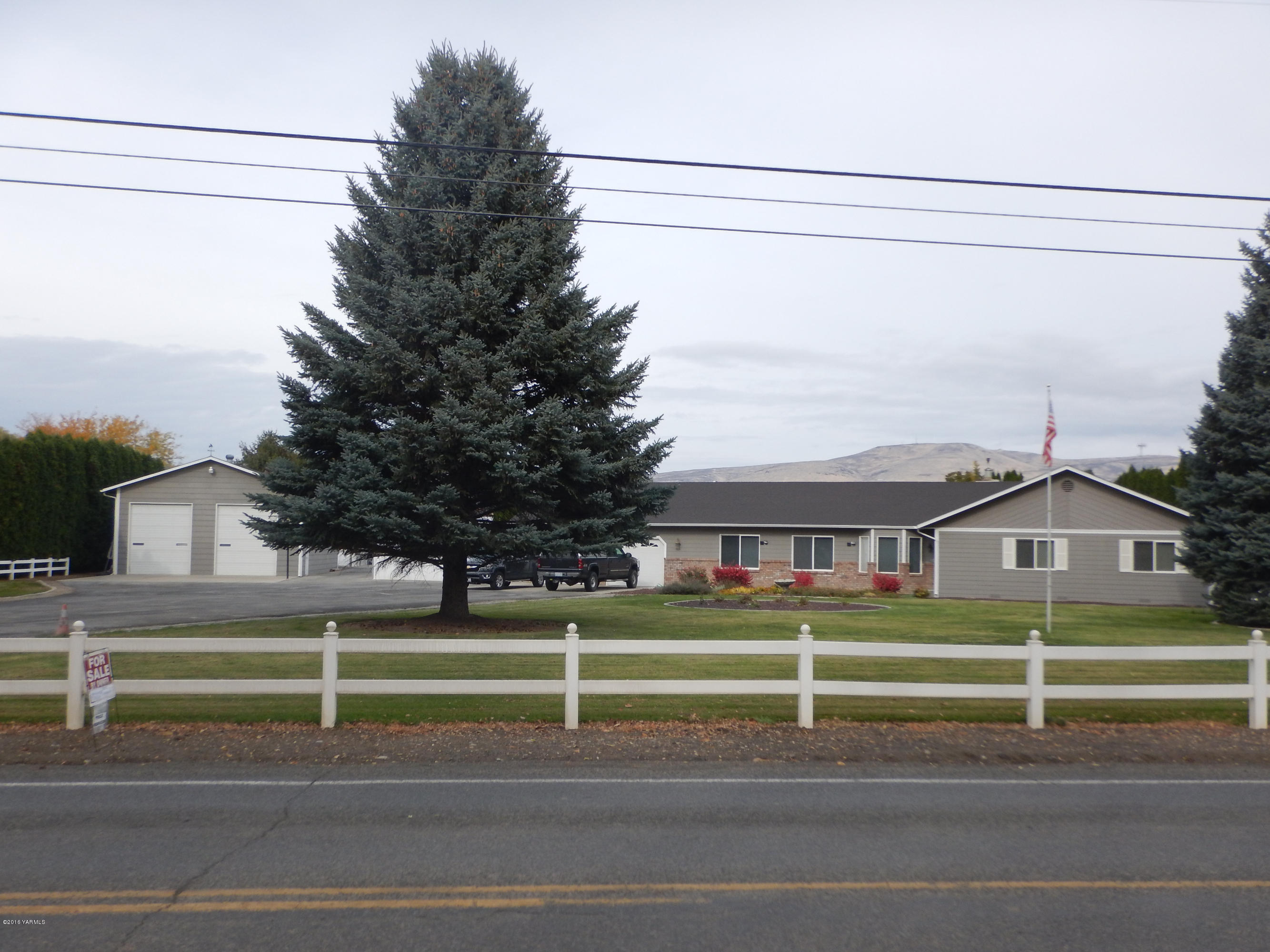 4911 Mieras Road Yakima, WA 98901 - Photo 1 of 58 a view of a tennis ground with a large trees