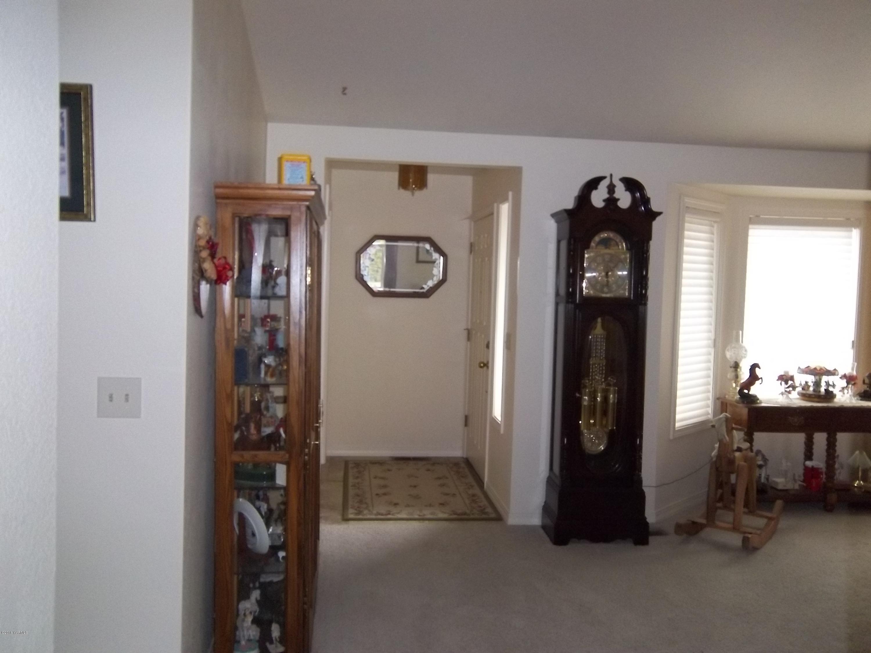 4911 Mieras Road Yakima, WA 98901 - Photo 23 of 58 a view of hallway with washer and dryer