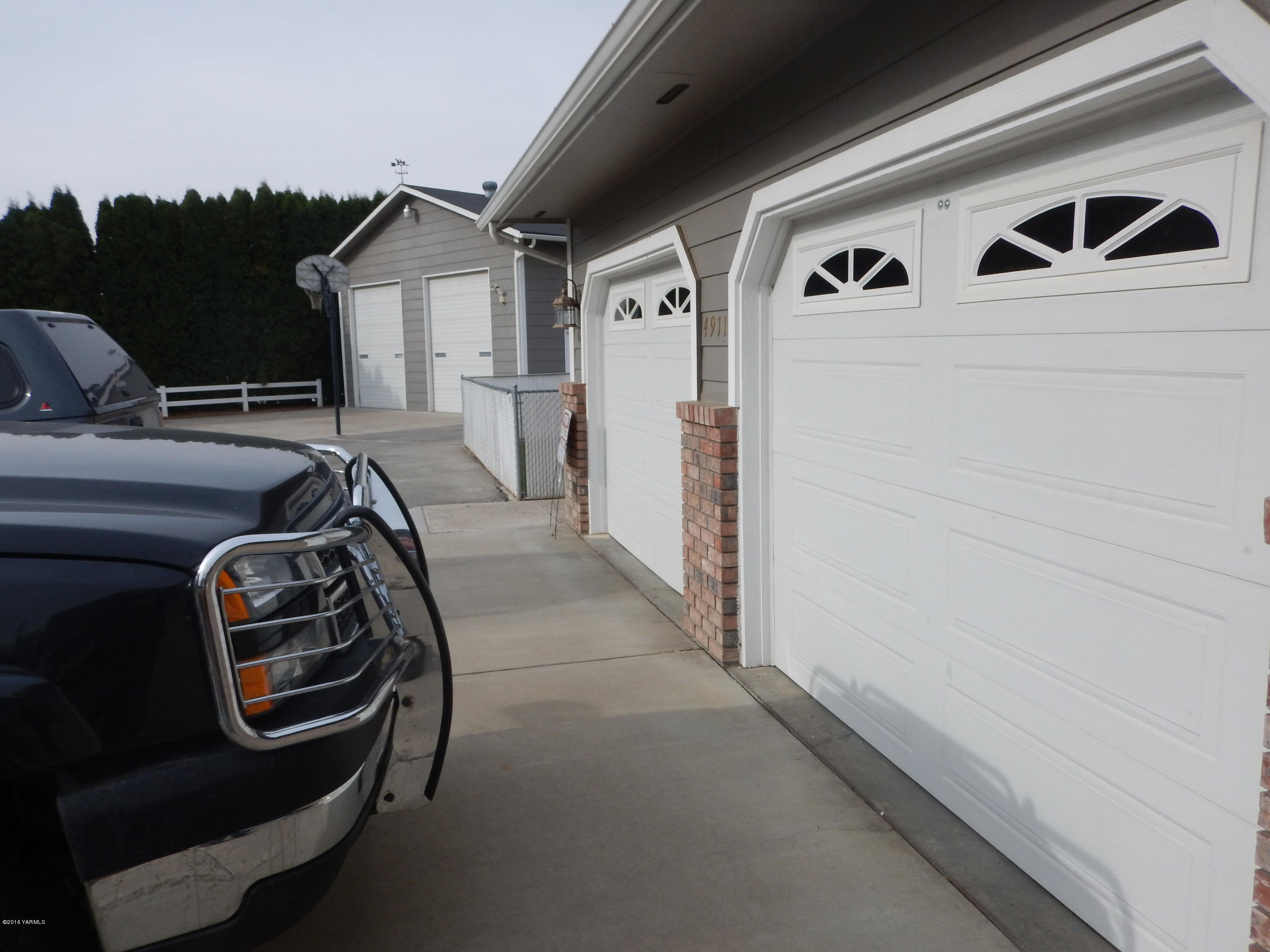 4911 Mieras Road Yakima, WA 98901 - Photo 4 of 58 a view of car parked in garage