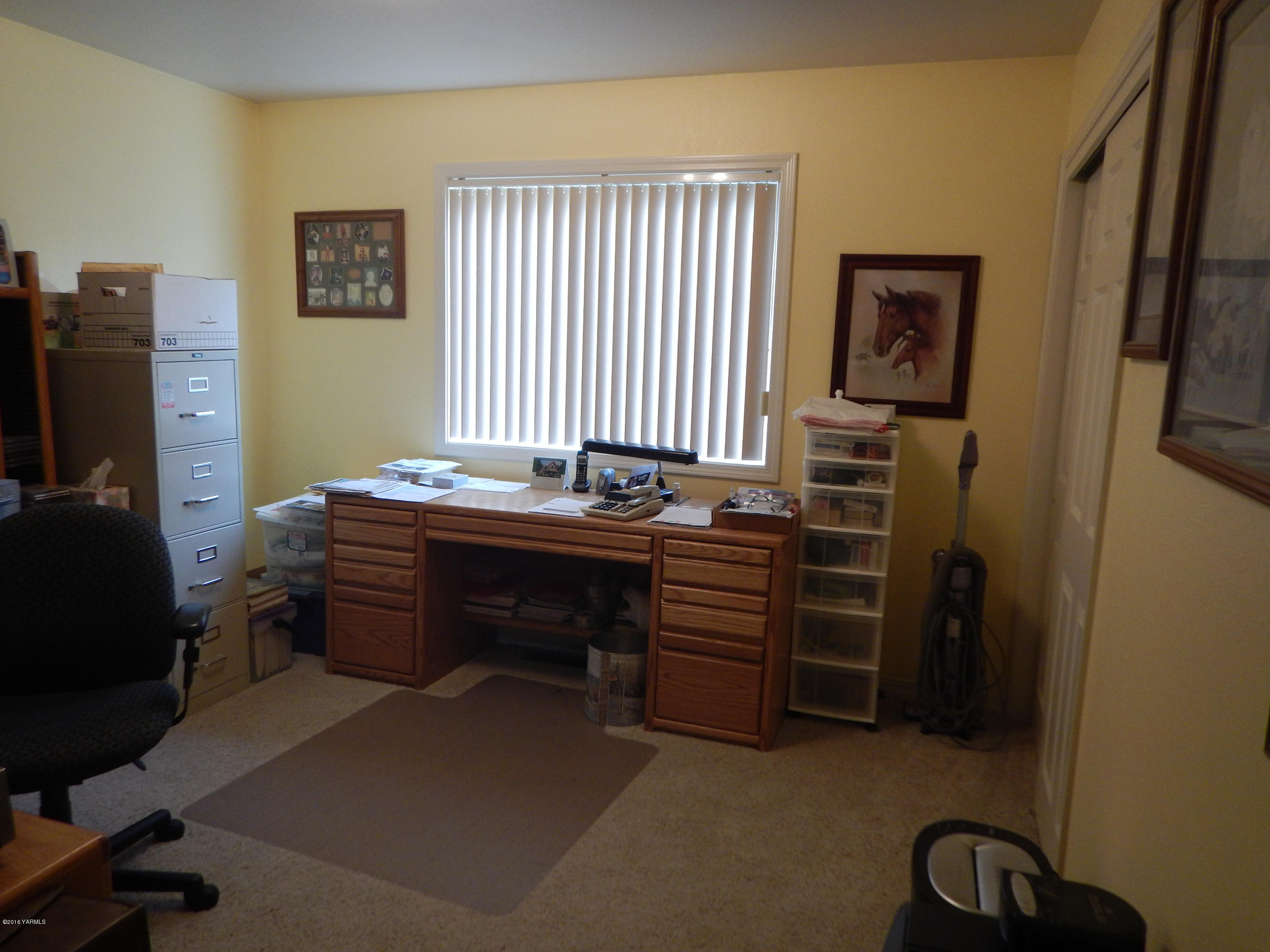 4911 Mieras Road Yakima, WA 98901 - Photo 47 of 58 a room with furniture and window