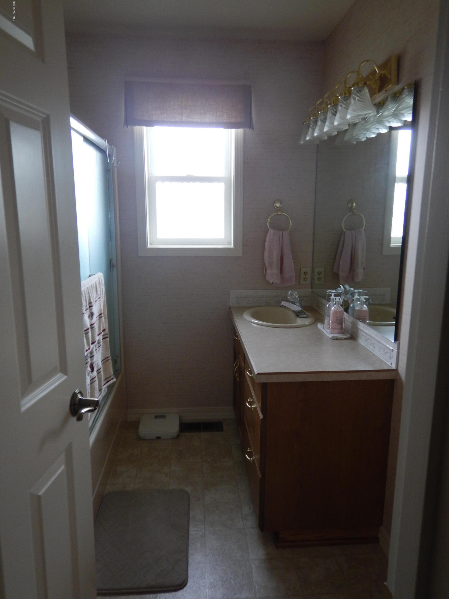4911 Mieras Road Yakima, WA 98901 - Photo 49 of 58 a bathroom with a sink a vanity and a mirror