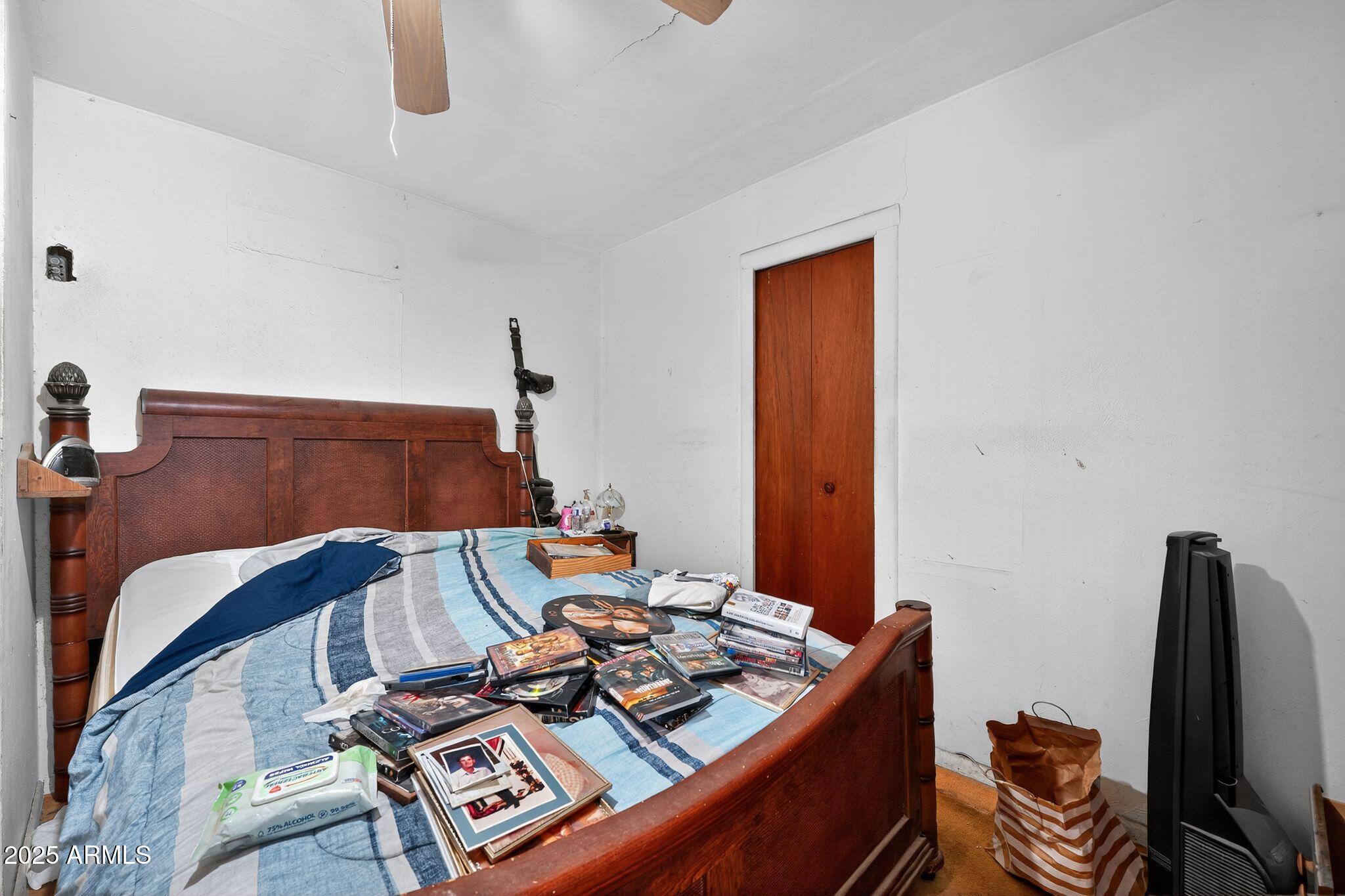 198 Randall Avenue Winkelman, AZ 85192 - Photo 15 of 30 a view of a workspace with furniture