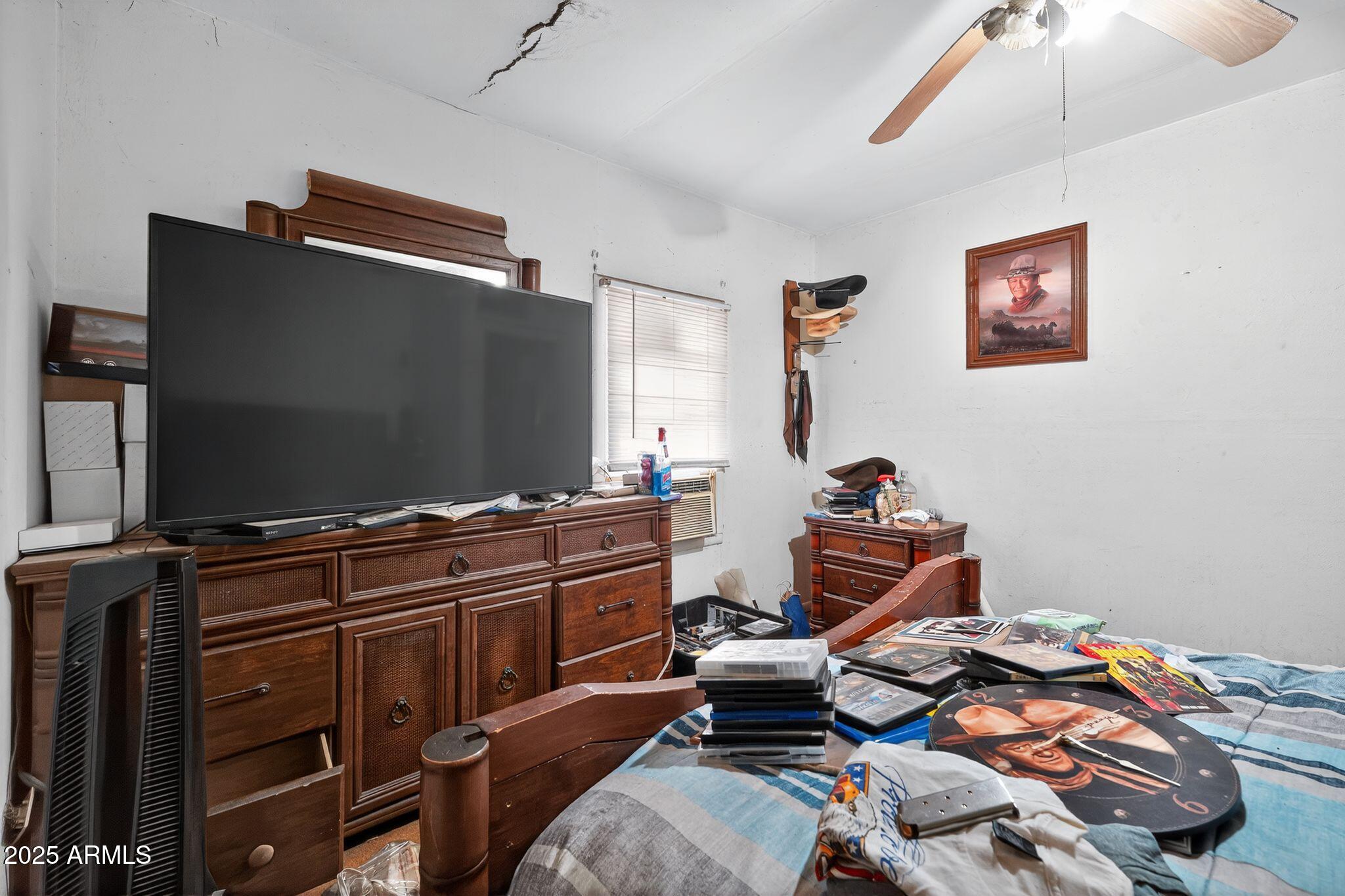 198 Randall Avenue Winkelman, AZ 85192 - Photo 16 of 30 a bedroom with a bed and a flat screen tv