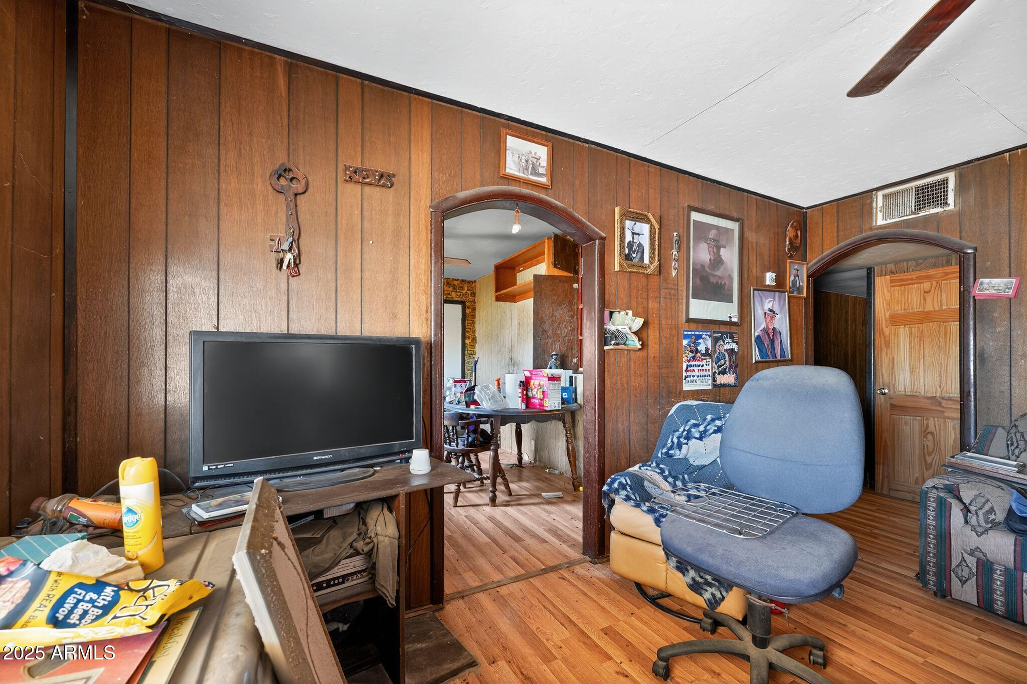 198 Randall Avenue Winkelman, AZ 85192 - Photo 26 of 30 a living room with furniture and a flat screen tv