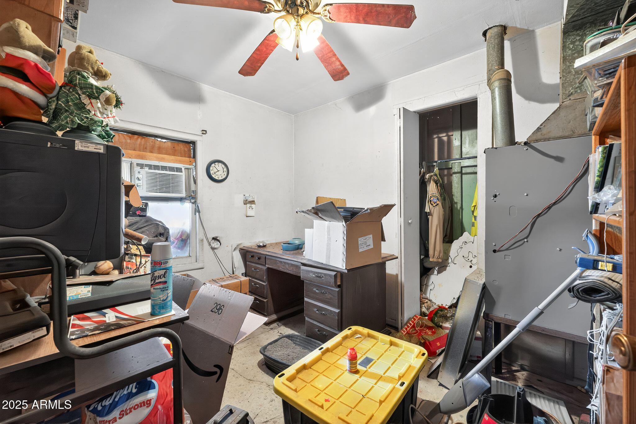 198 Randall Avenue Winkelman, AZ 85192 - Photo 30 of 30 a room with furniture and a rug