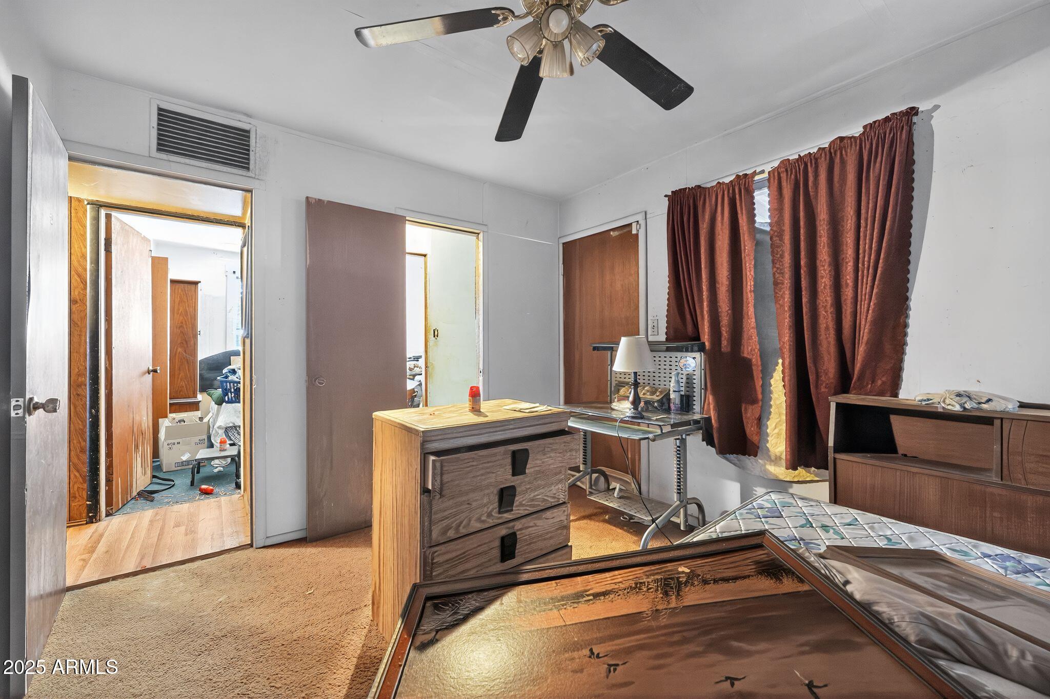 198 Randall Avenue Winkelman, AZ 85192 - Photo 8 of 30 a room with gym equipment