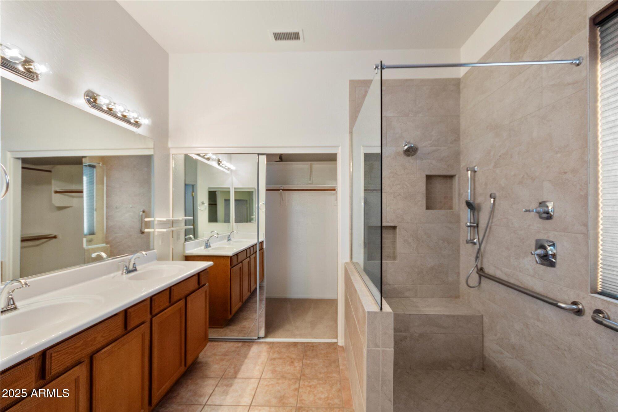 4825 East Kirkland Road Phoenix, AZ 85054 - Photo 19 of 30 Primary Bath