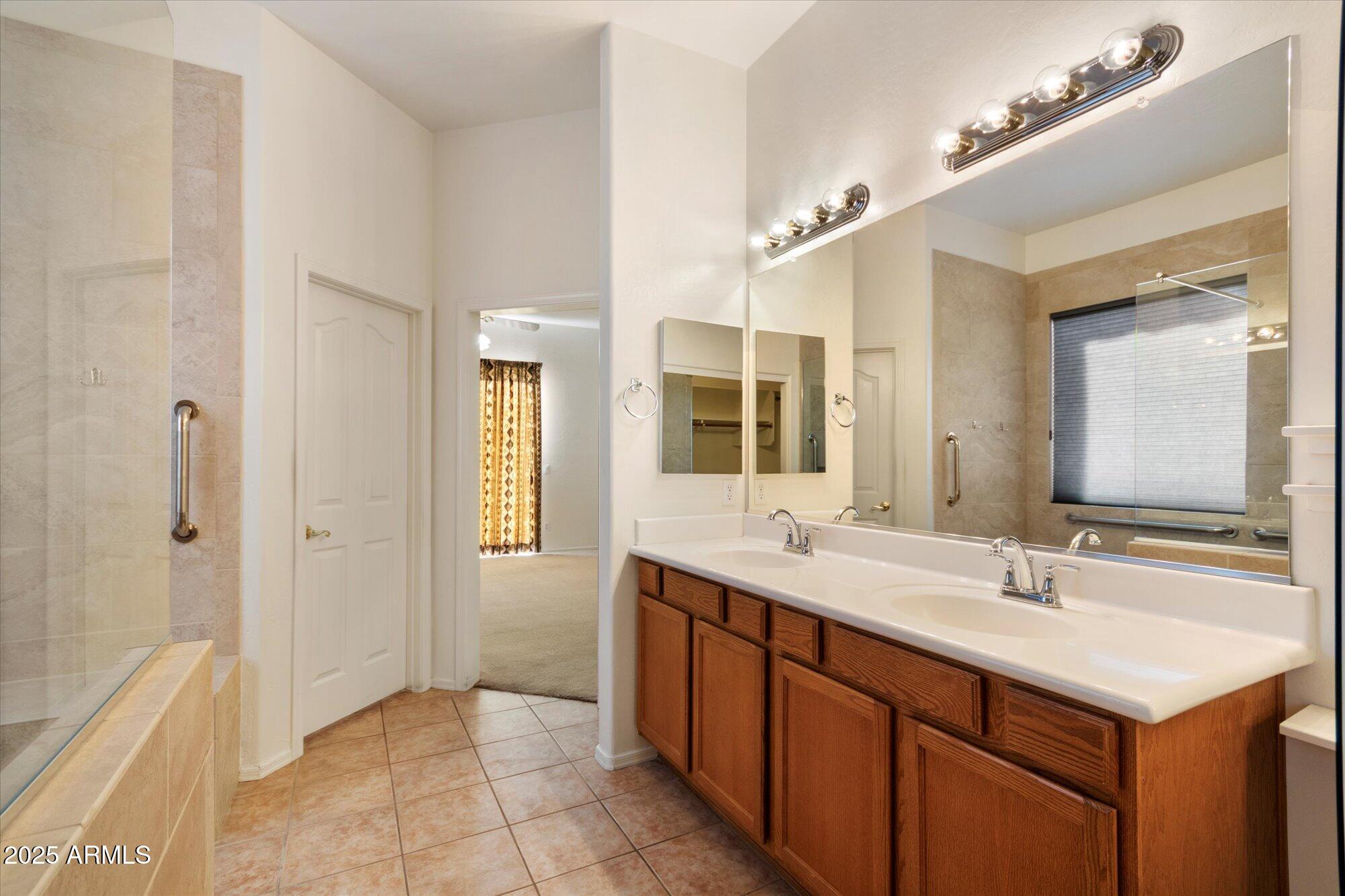 4825 East Kirkland Road Phoenix, AZ 85054 - Photo 21 of 30 Primary Bath