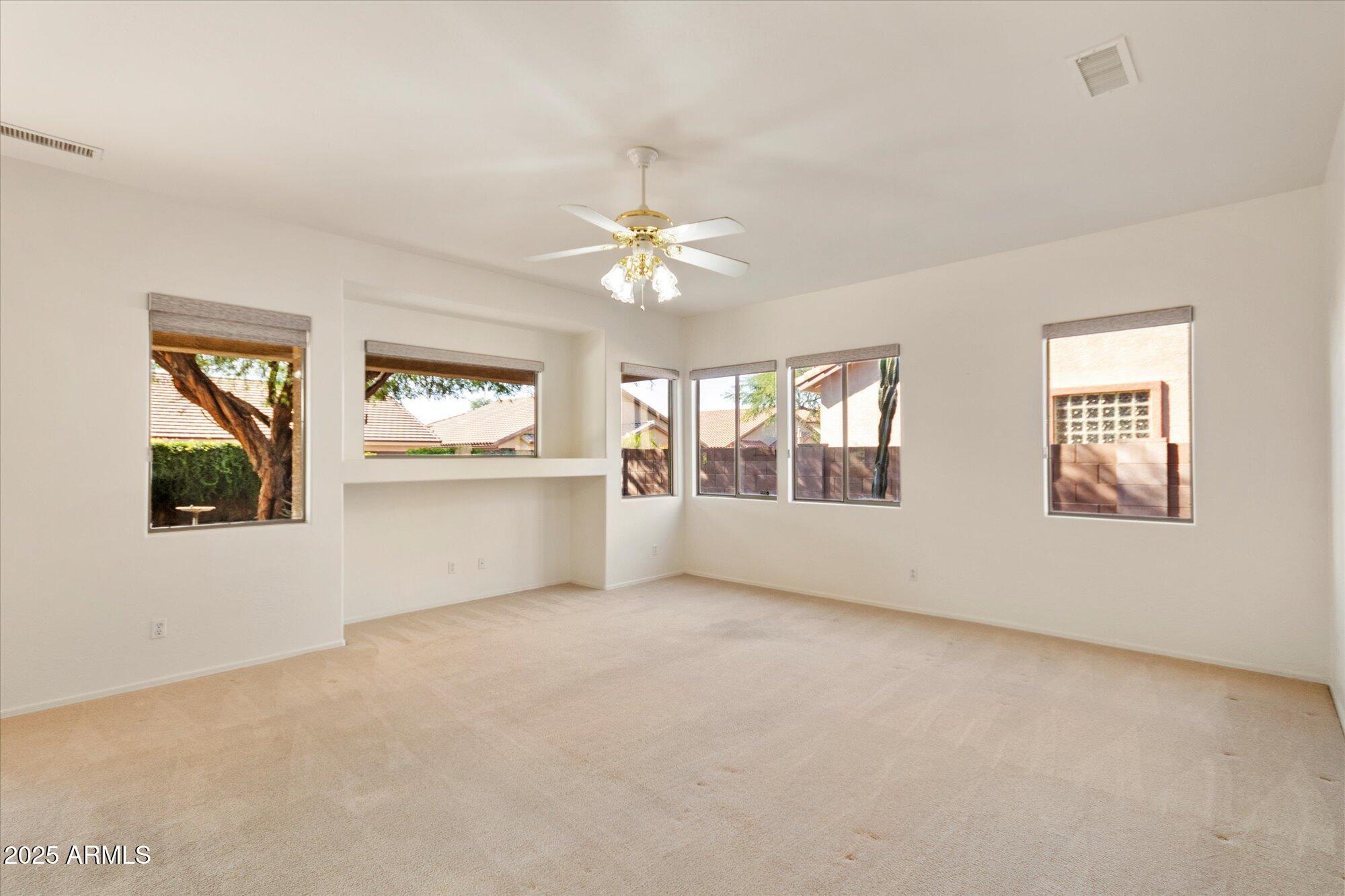 4825 East Kirkland Road Phoenix, AZ 85054 - Photo 5 of 30 Greaet Room