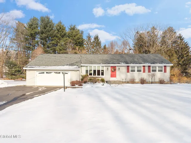 $429,900 | 751 Carlton Road, Clifton Park, NY 12065