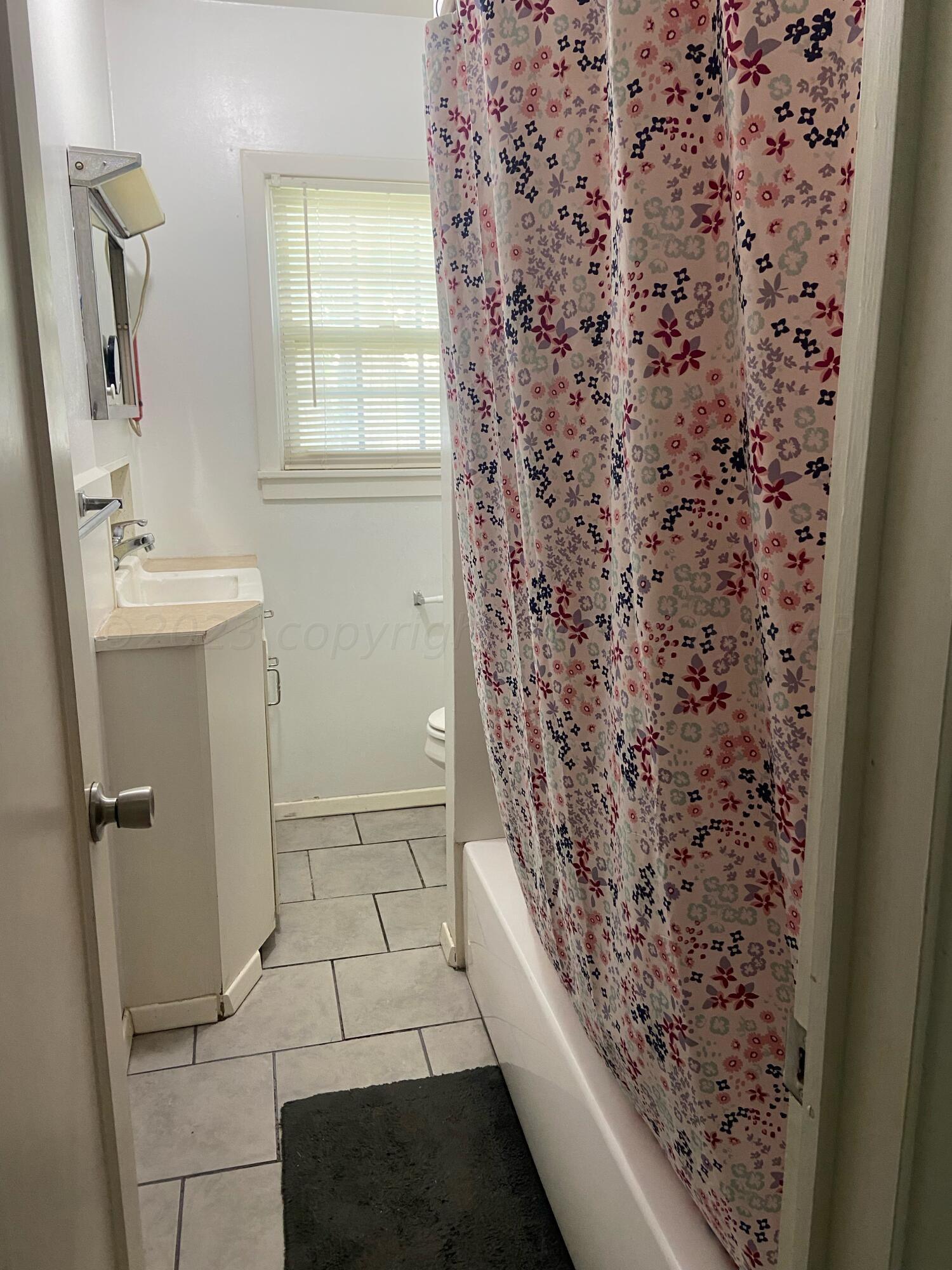 720 Santa Fe Avenue Channing, TX 79018 - Photo 18 of 23 a bathroom with a sink and a shower
