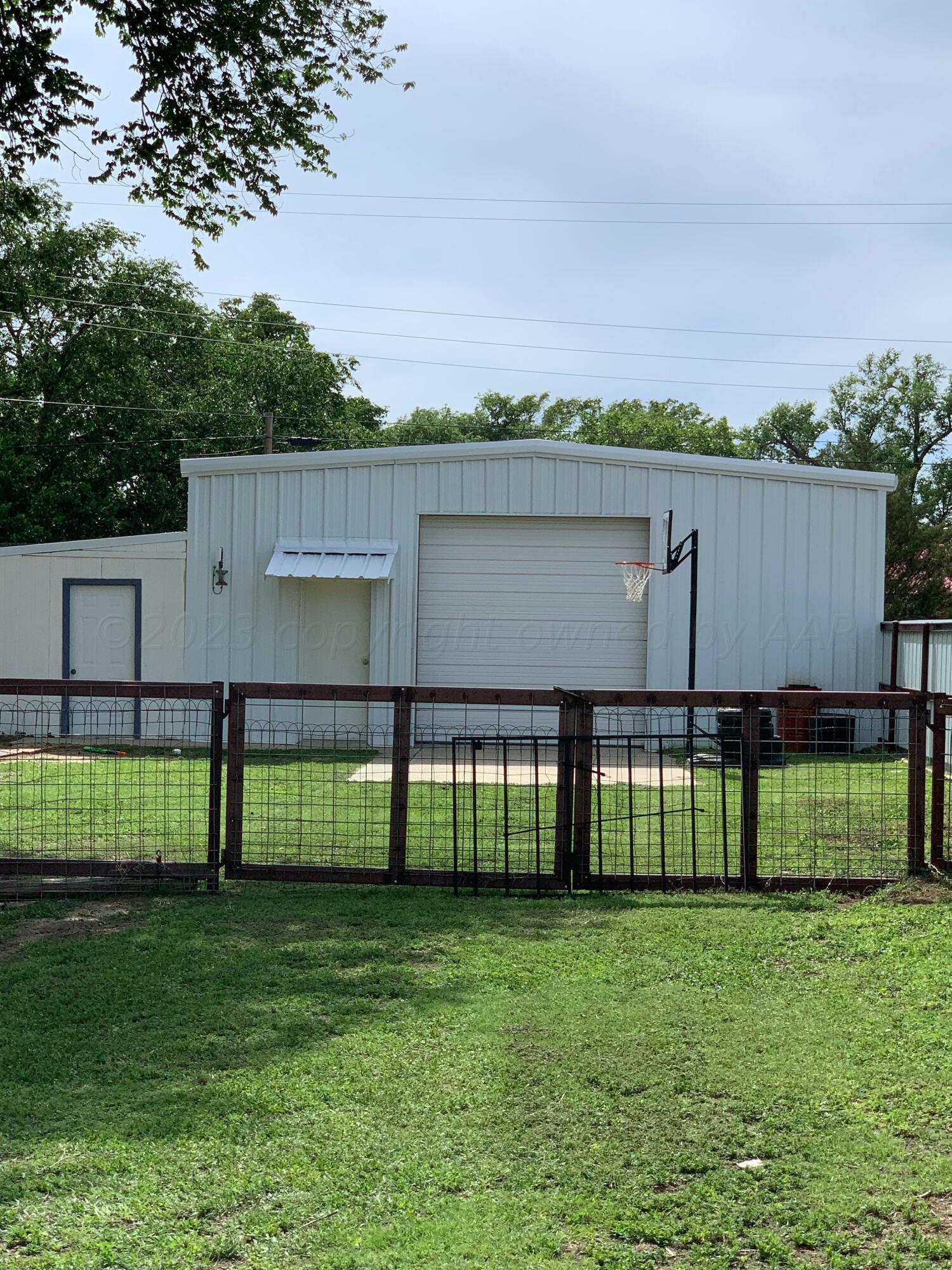 720 Santa Fe Avenue Channing, TX 79018 - Photo 21 of 23 a view of park with a fence