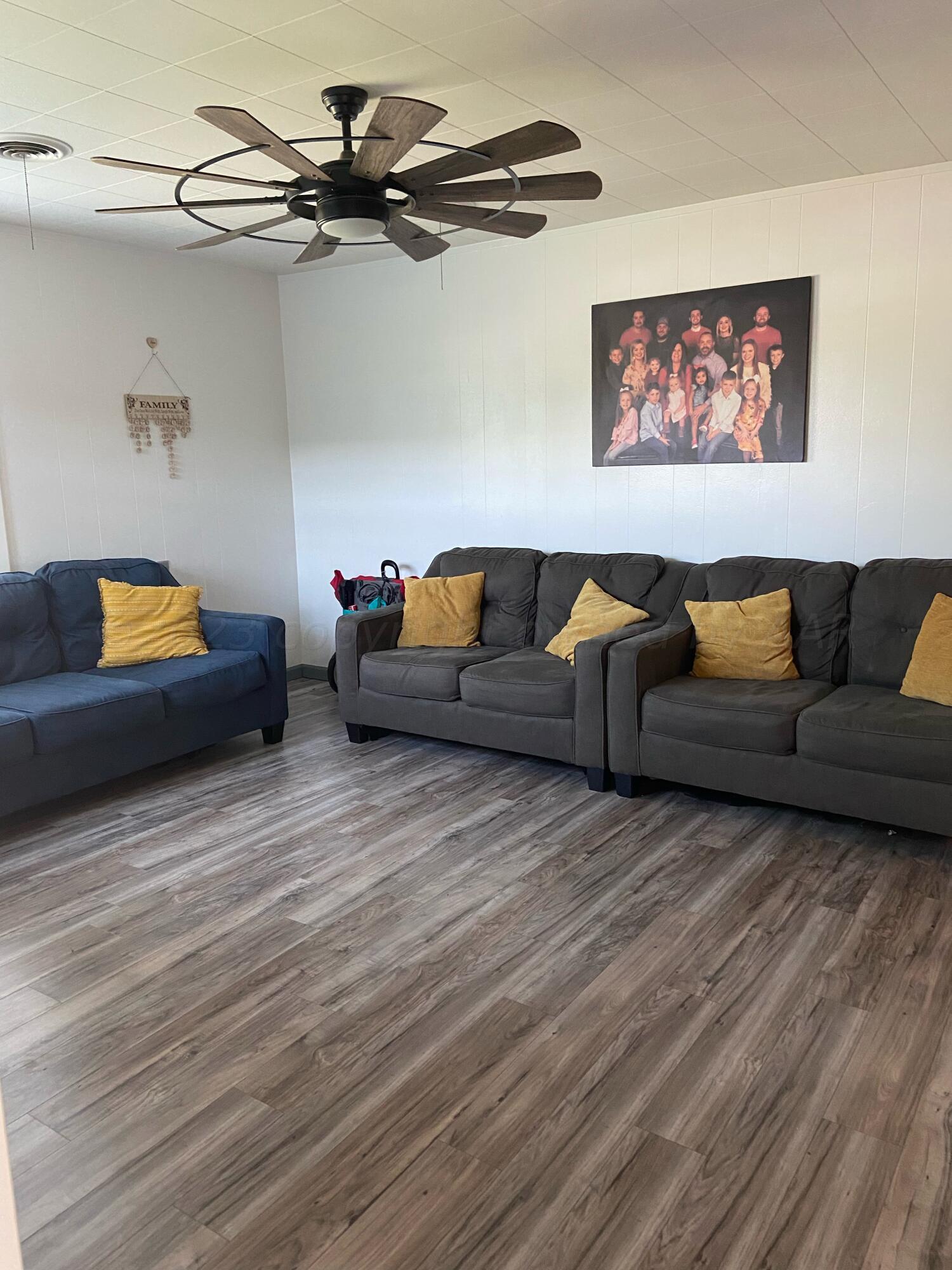 720 Santa Fe Avenue Channing, TX 79018 - Photo 3 of 23 a living room with furniture and a wooden floor