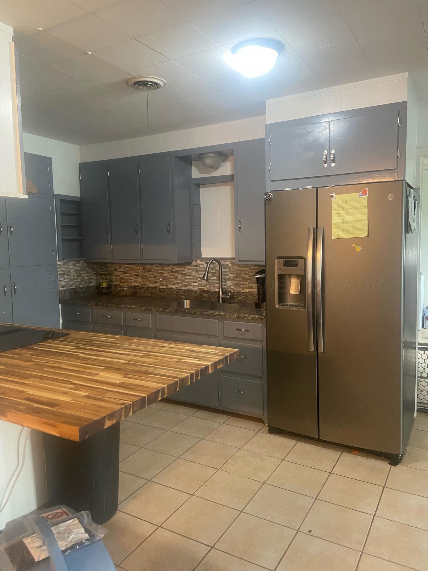 720 Santa Fe Avenue Channing, TX 79018 - Photo 4 of 23 a view of kitchen with stainless steel appliances granite countertop a refrigerator and a stove