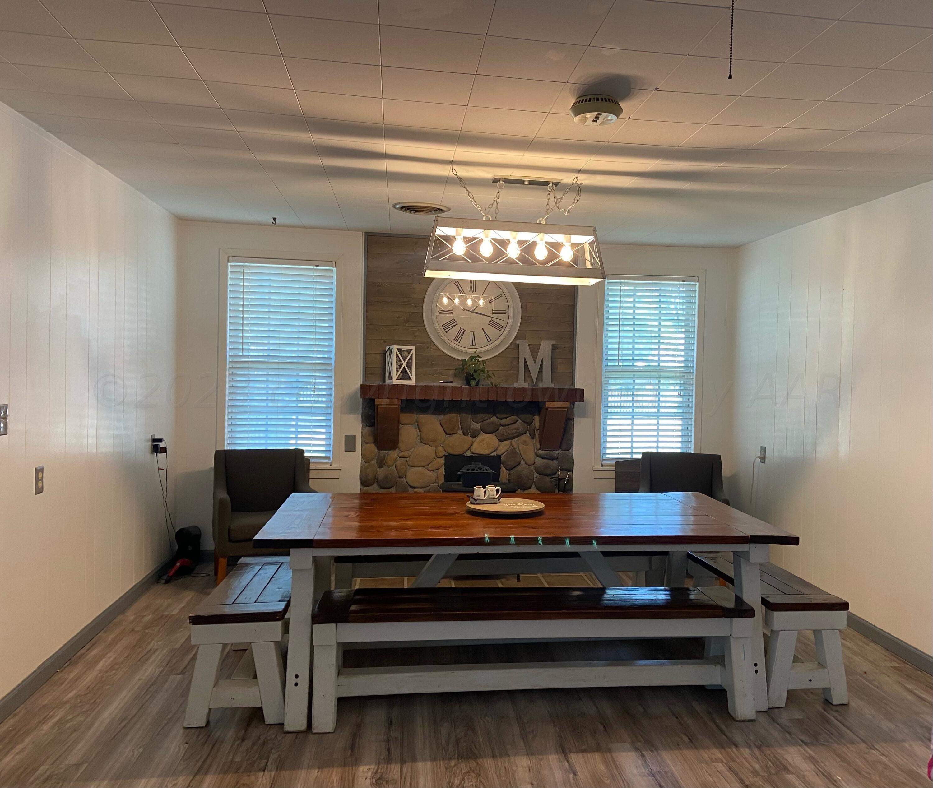 720 Santa Fe Avenue Channing, TX 79018 - Photo 8 of 23 a bench sitting in a room next to a window