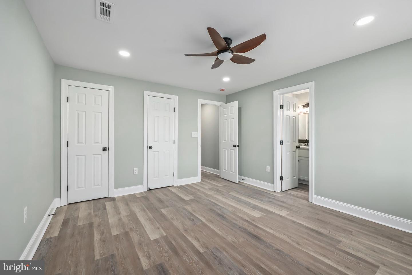 2755 Sunnybank Road Reedville, VA 22539 - Photo 25 of 57 Spacious room with modern finishes and light.