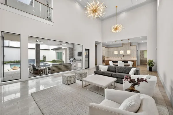 $2,580,000 | 14 Kingscote Way, The Woodlands, TX 77382