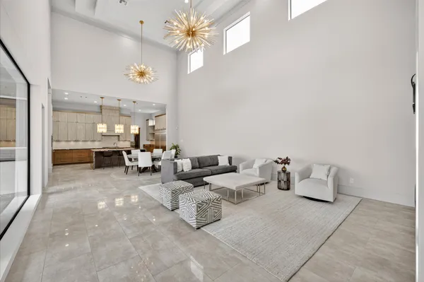 $2,580,000 | 14 Kingscote Way, The Woodlands, TX 77382