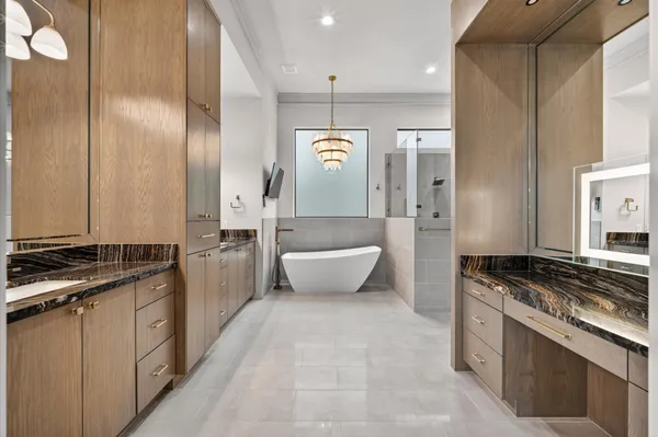 $2,580,000 | 14 Kingscote Way, The Woodlands, TX 77382