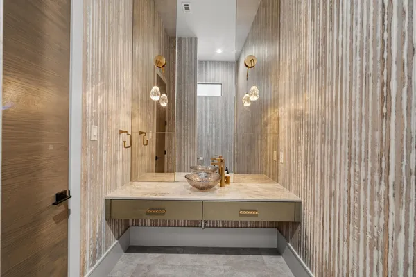 $2,580,000 | 14 Kingscote Way, The Woodlands, TX 77382