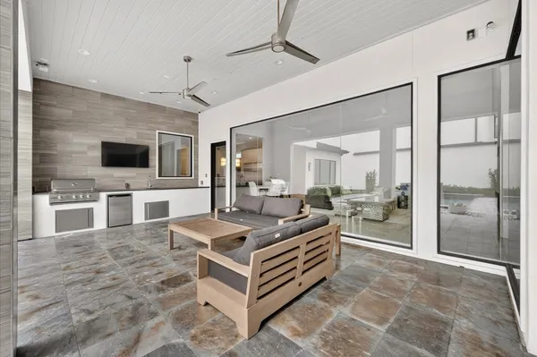 $2,580,000 | 14 Kingscote Way, The Woodlands, TX 77382