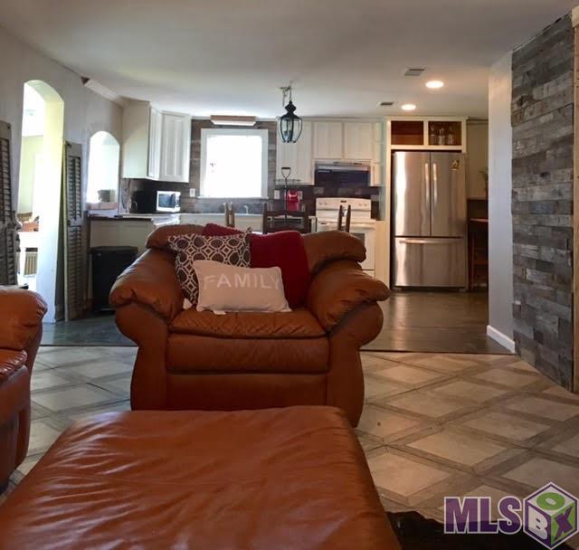 12144 Joe Bennett Road Walker, LA 70785 - Photo 6 of 16 living