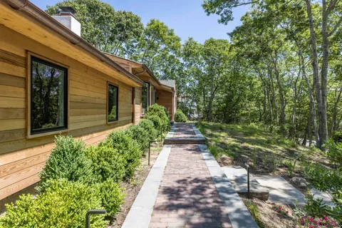 $2,300,000 | 7 Sylvan Lane, Sag Harbor, NY 11963