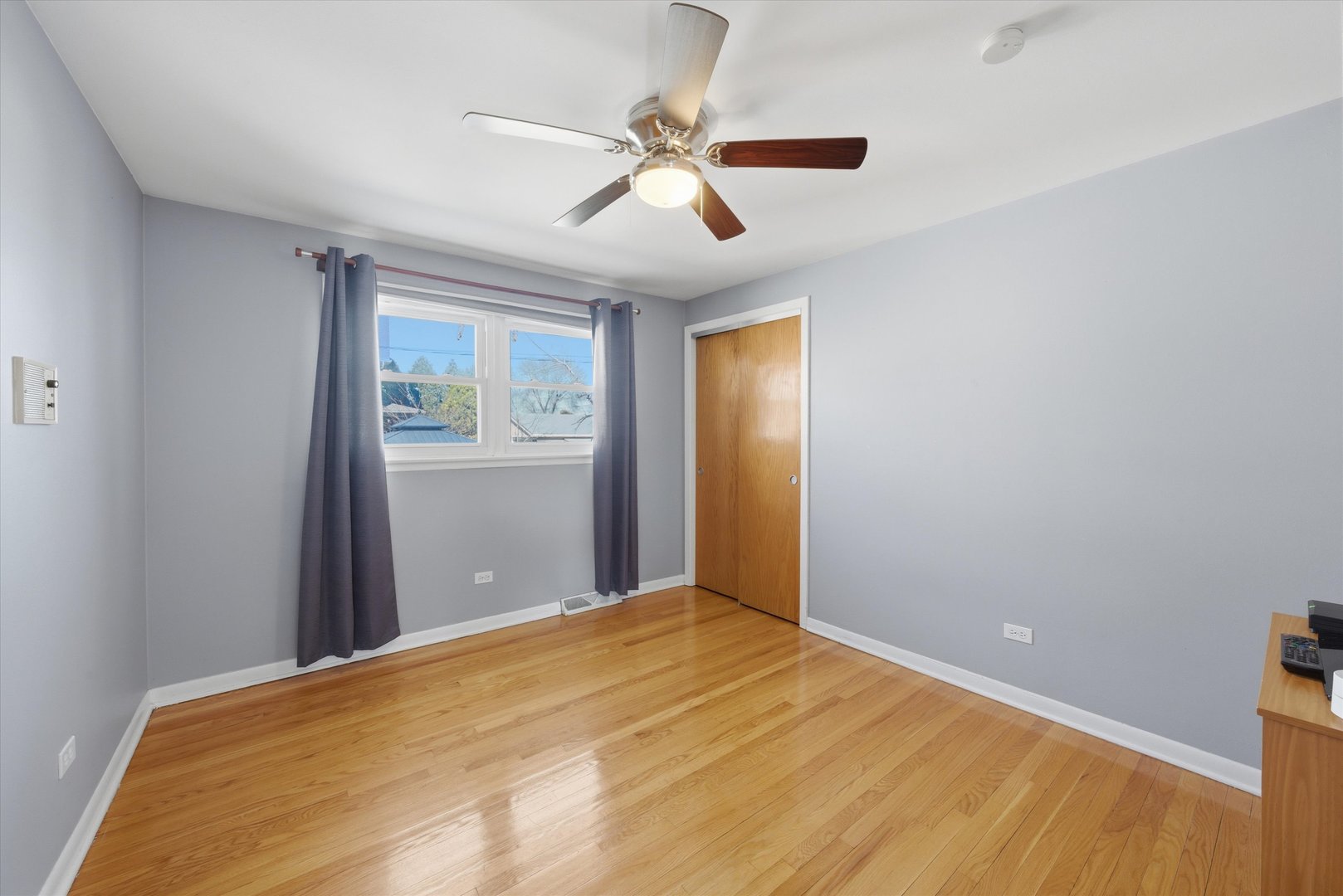 8215 Austin Avenue Burbank, IL 60459 - Photo 11 of 59