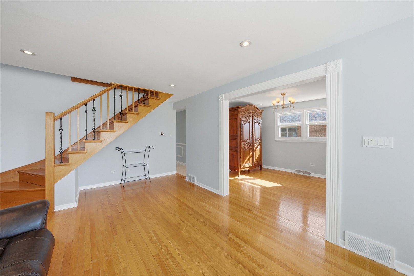 8215 Austin Avenue Burbank, IL 60459 - Photo 13 of 59