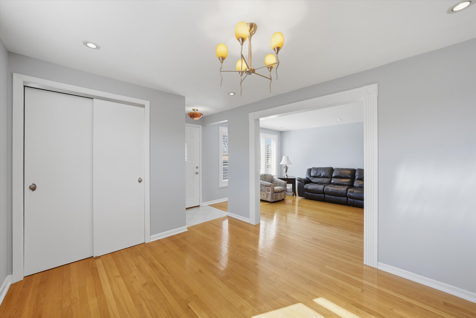 8215 Austin Avenue Burbank, IL 60459 - Photo 2 of 59