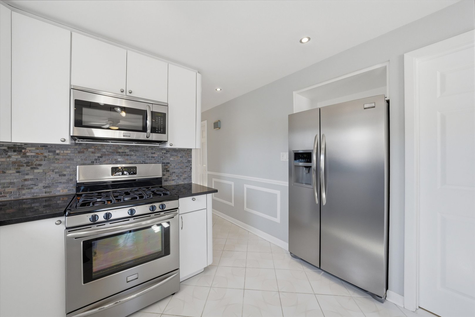 8215 Austin Avenue Burbank, IL 60459 - Photo 22 of 59