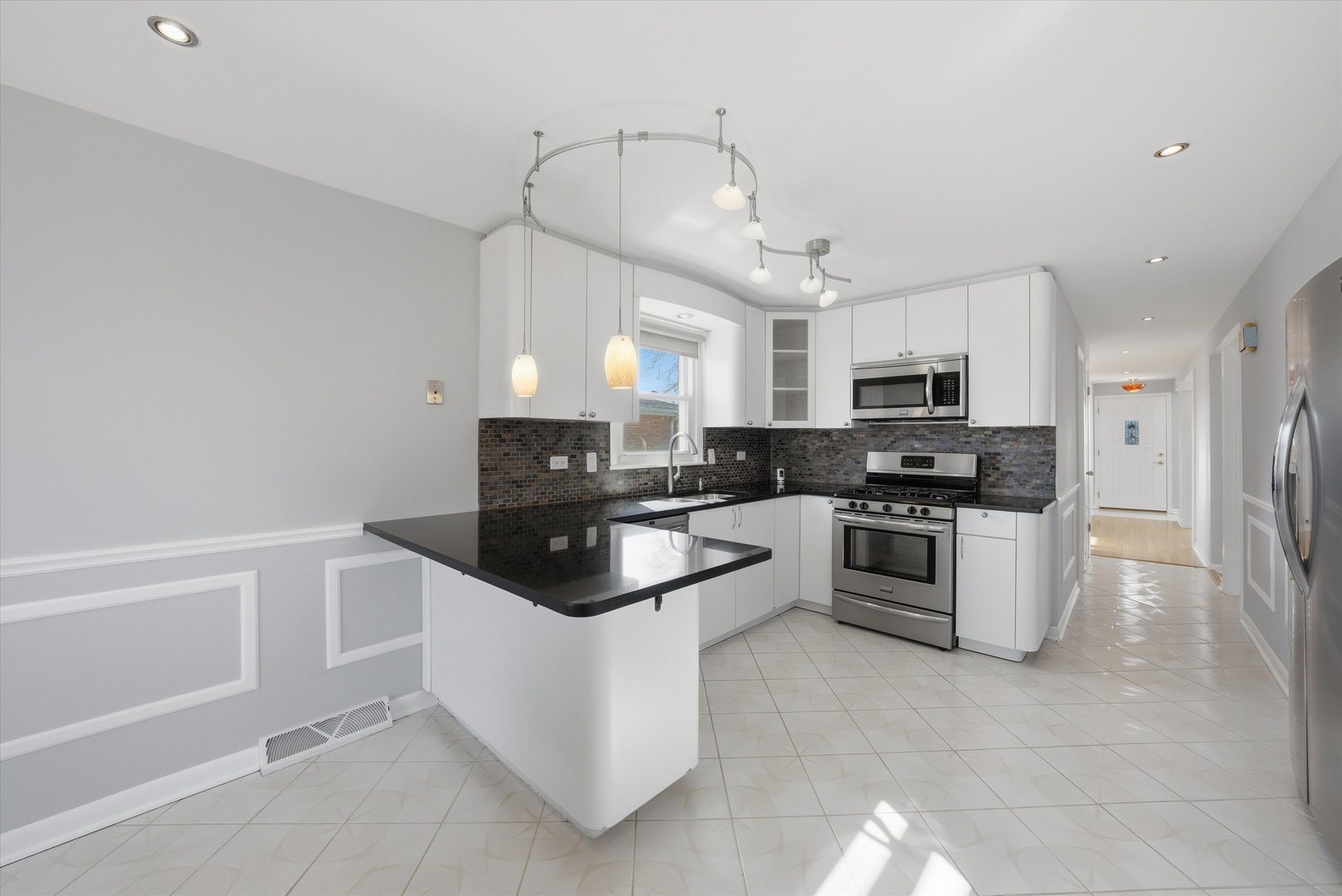 8215 Austin Avenue Burbank, IL 60459 - Photo 23 of 59