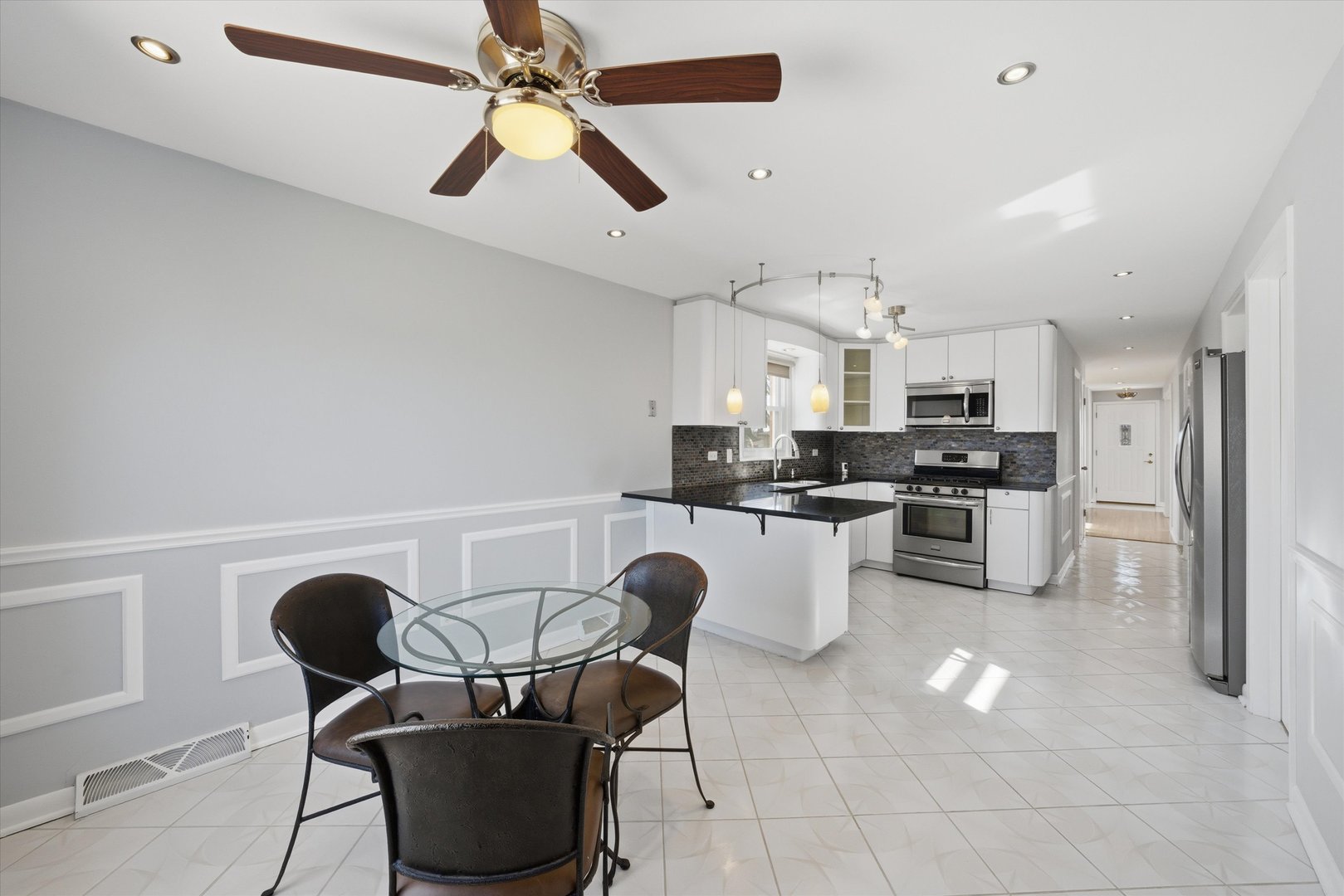 8215 Austin Avenue Burbank, IL 60459 - Photo 25 of 59