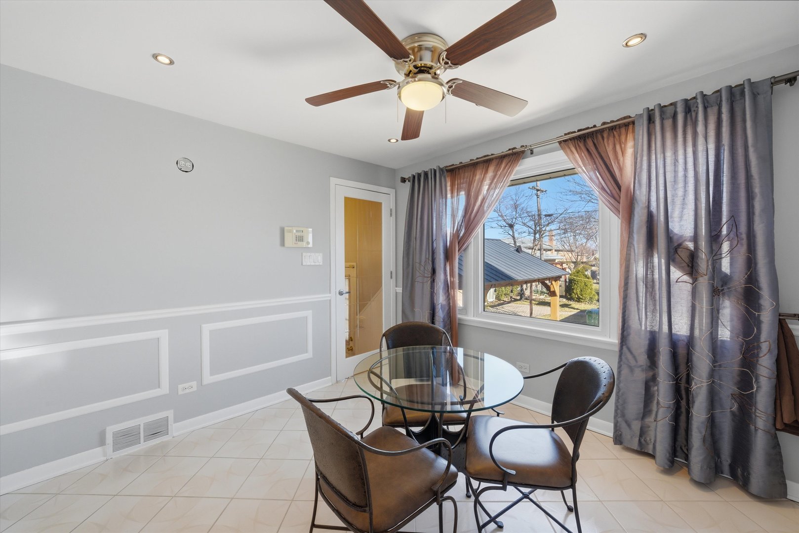 8215 Austin Avenue Burbank, IL 60459 - Photo 26 of 59