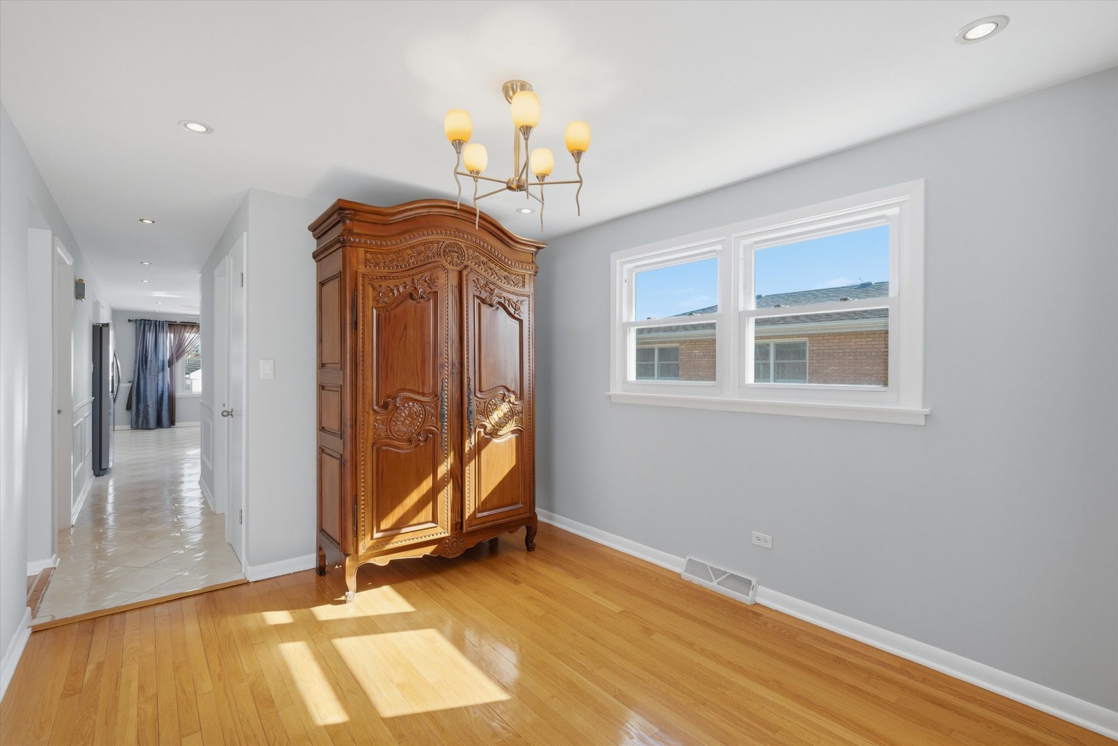 8215 Austin Avenue Burbank, IL 60459 - Photo 8 of 59