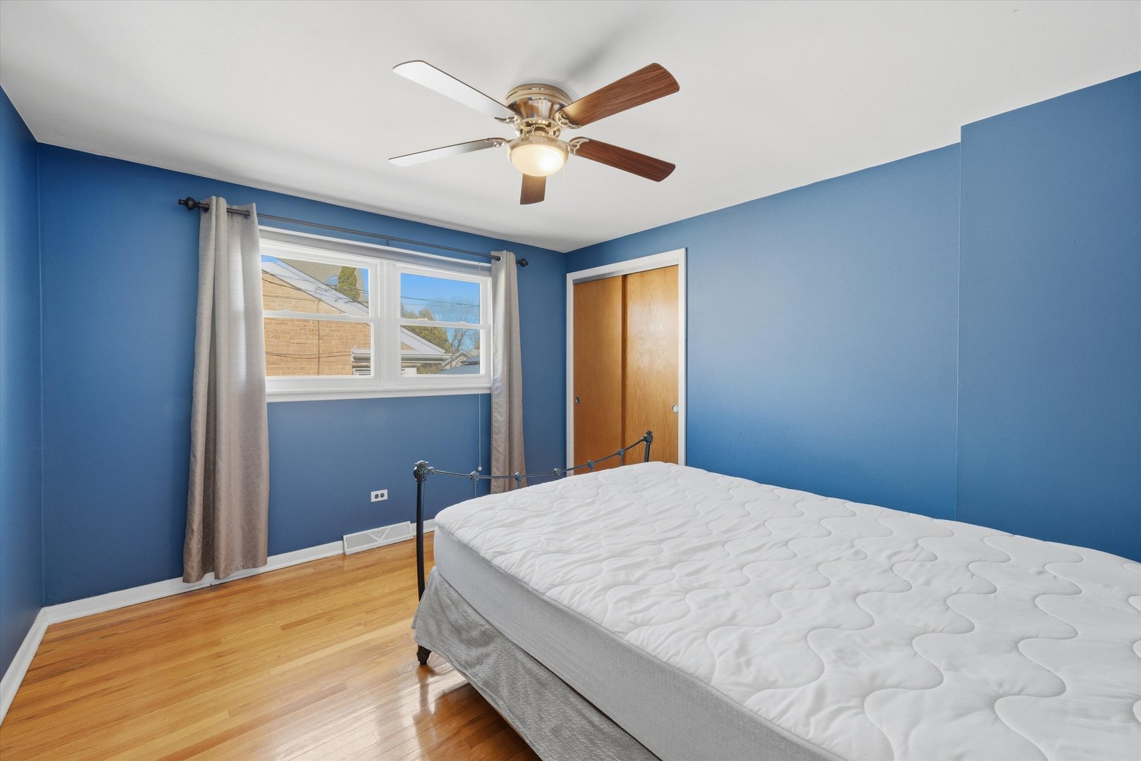 8215 Austin Avenue Burbank, IL 60459 - Photo 9 of 59