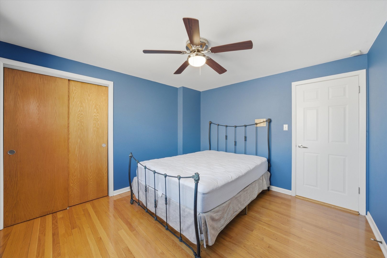 8215 Austin Avenue Burbank, IL 60459 - Photo 10 of 59