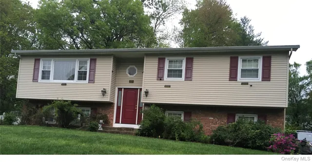 $740,000 | 14 Westlyn Drive, Bardonia, NY 10954