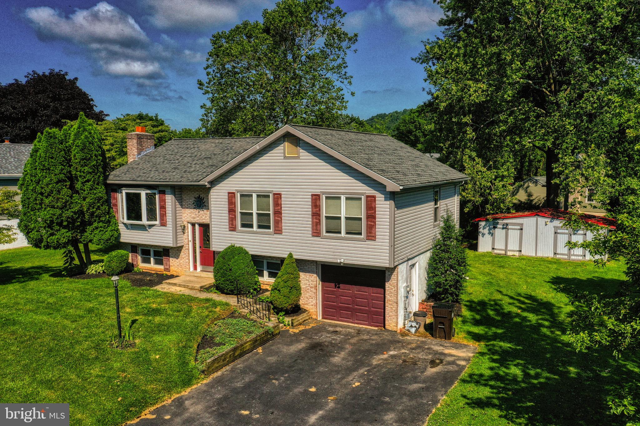 4823 Farming Ridge Boulevard Reading, PA 19606 - Photo 3 of 28 Gallery Image 3