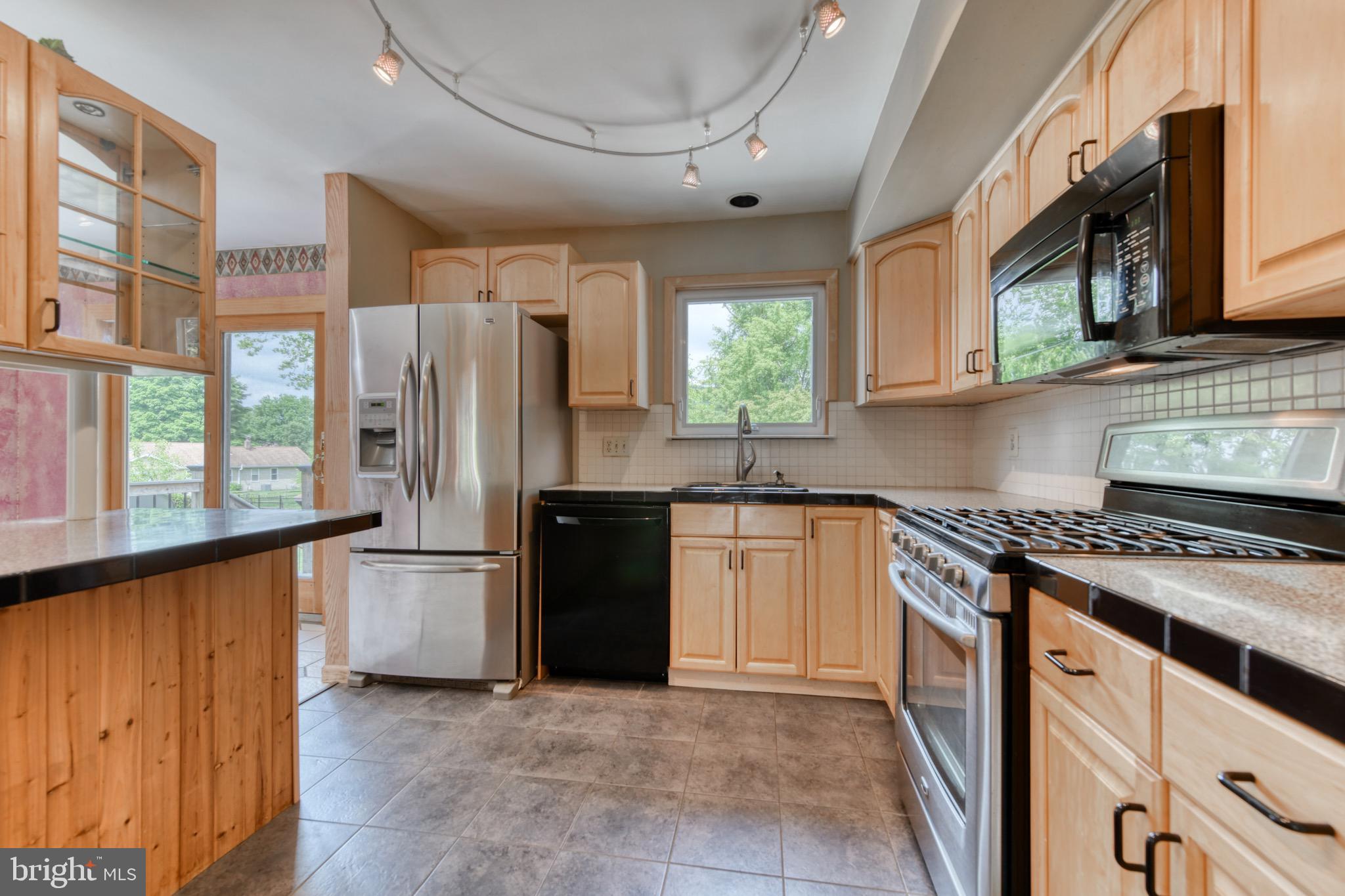 4823 Farming Ridge Boulevard Reading, PA 19606 - Photo 8 of 28 Gallery Image 8