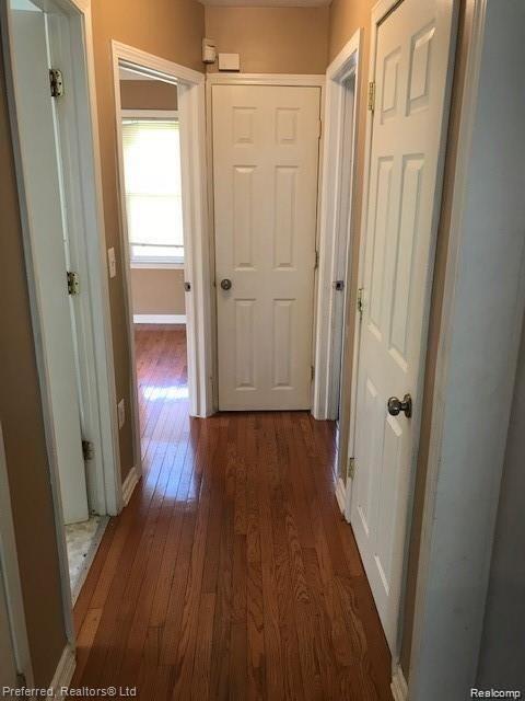 3724 Spring Hill Avenue Inkster, MI 48141 - Photo 14 of 28 Springhill Hallway.jpg