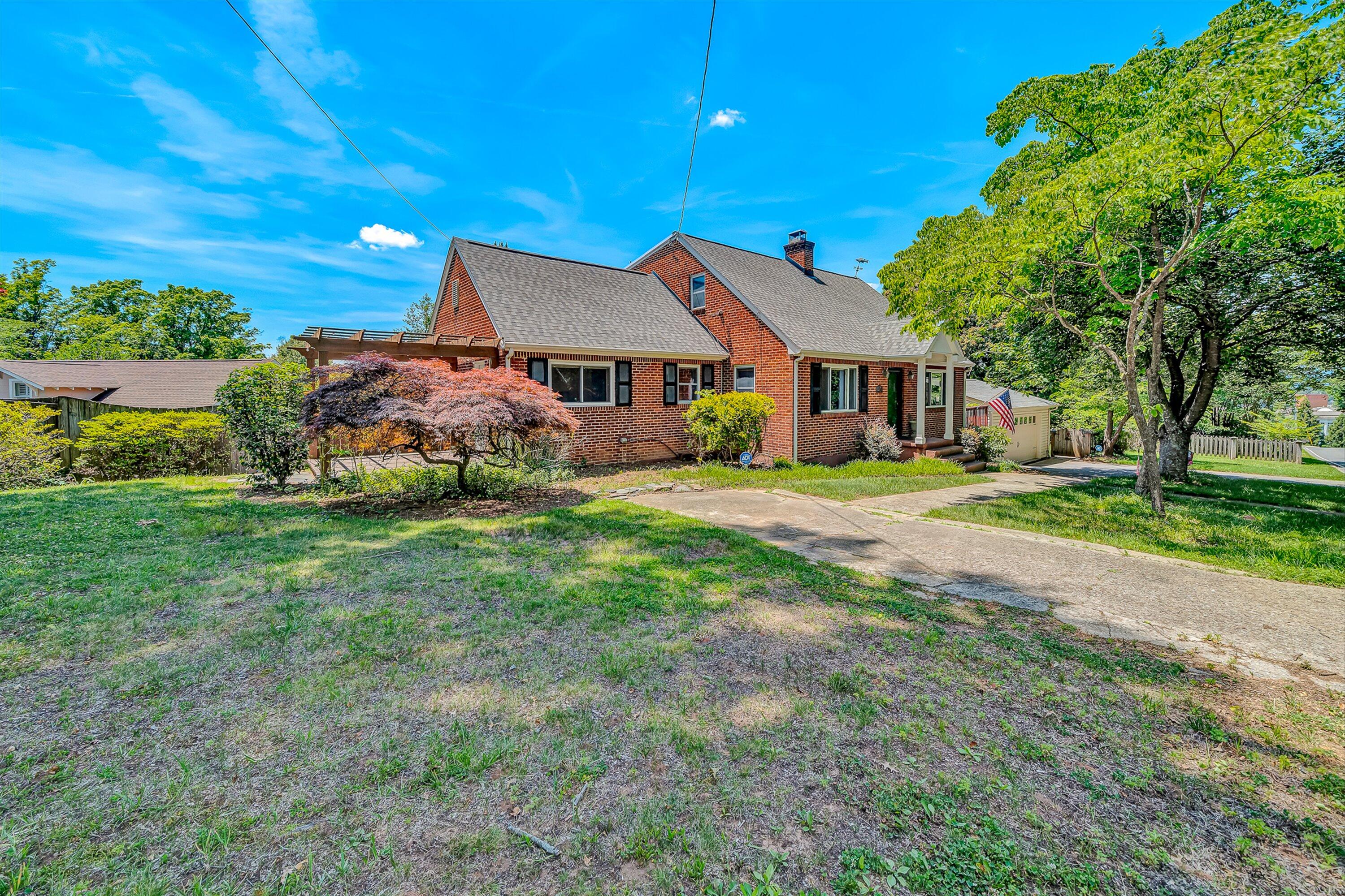 2225 Yellow Mountain Road Southeast Roanoke, VA 24014 - Photo 2 of 52 02-VM-07055