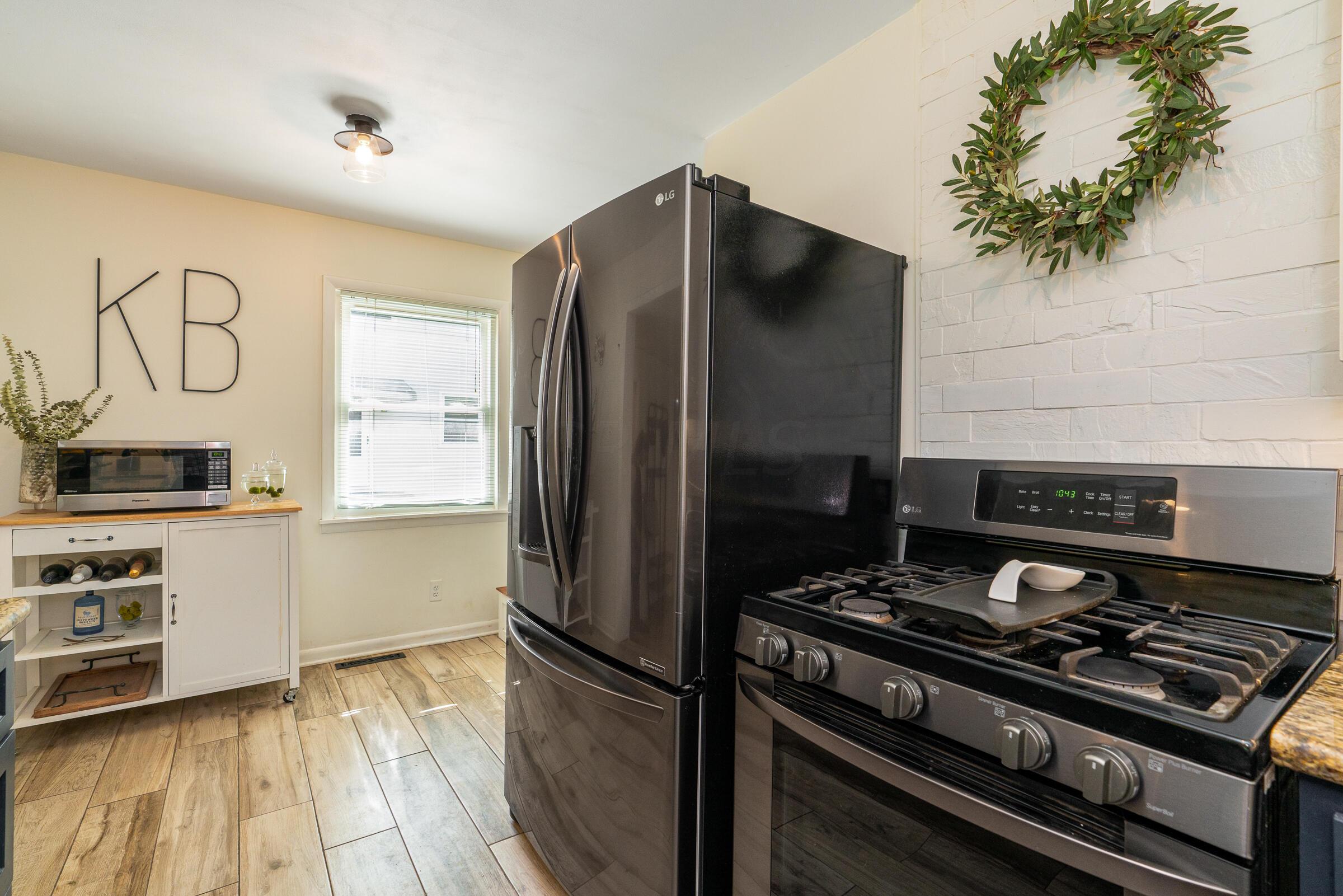 2272 Bristol Road Columbus, OH 43221 - Photo 15 of 38 The home cook will love this gas stove!