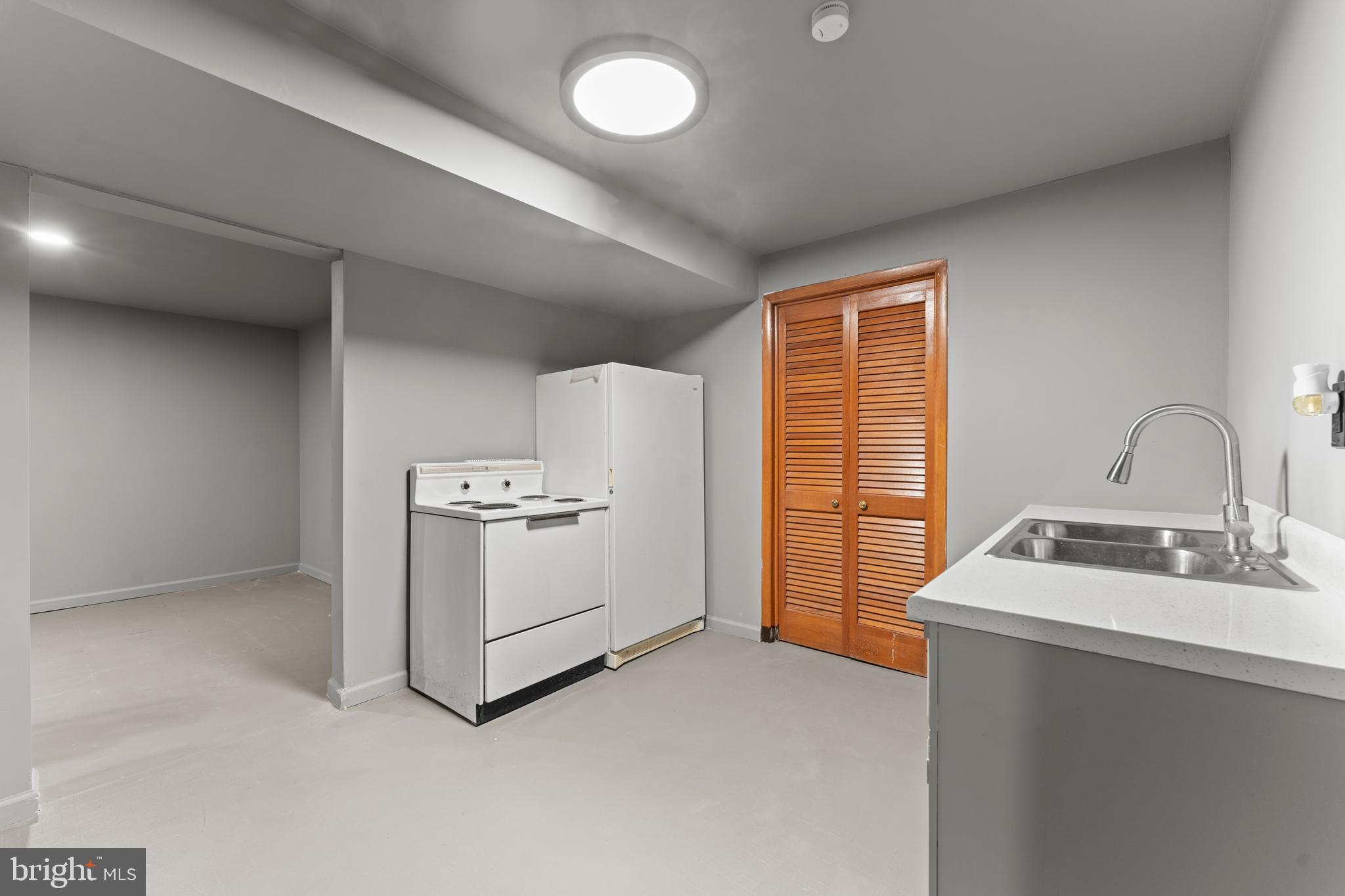 1922 Brookdale Road Baltimore, MD 21244 - Photo 25 of 33 a utility room with dryer and washer