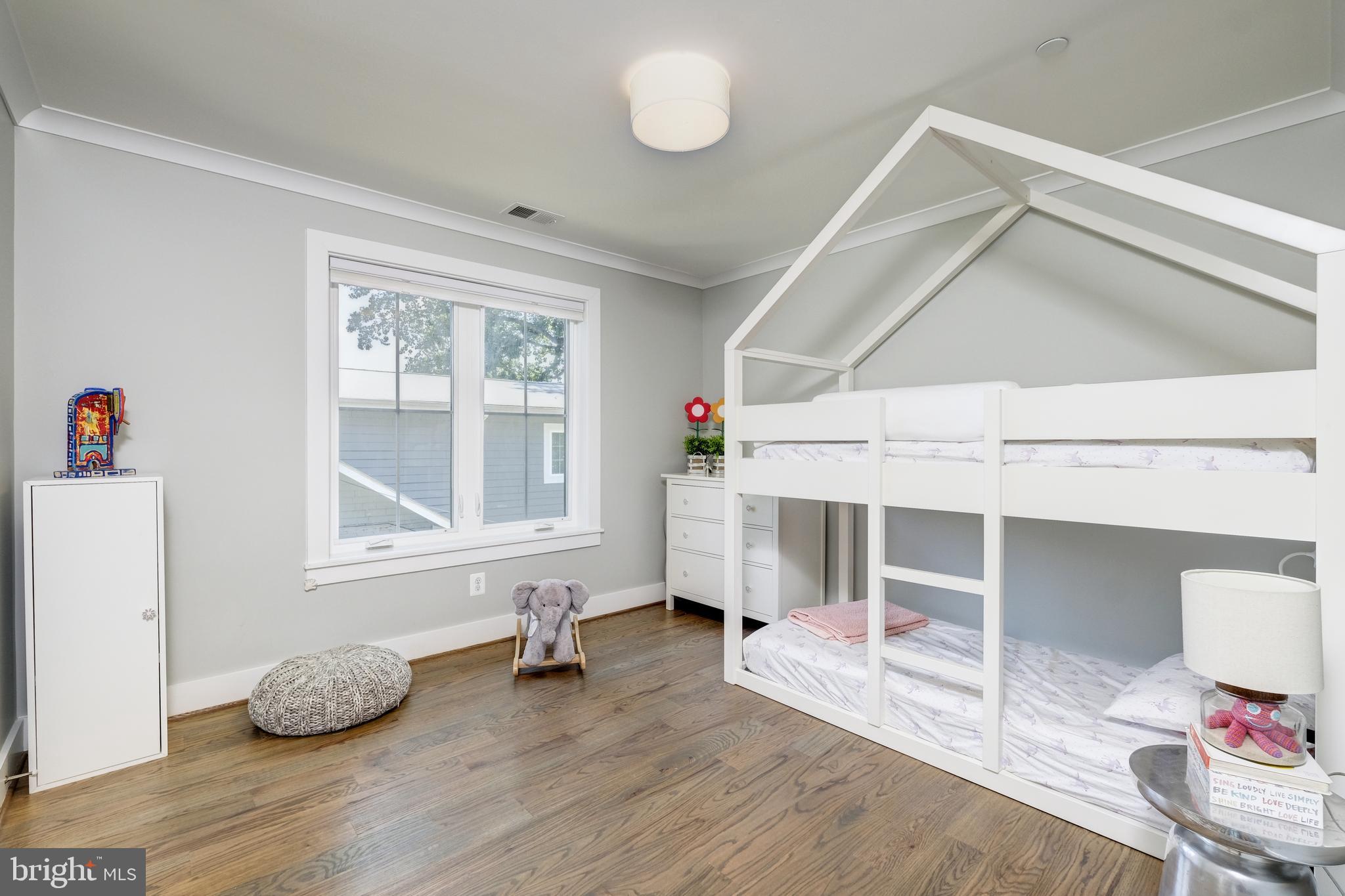 822 Violet Place Silver Spring, MD 20910 - Photo 23 of 40 2nd Upper Level Bedroom